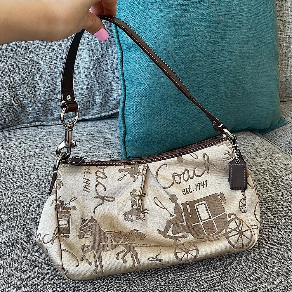 ***SOLD***Vintage Coach Wristlet - Picture 3 of 7